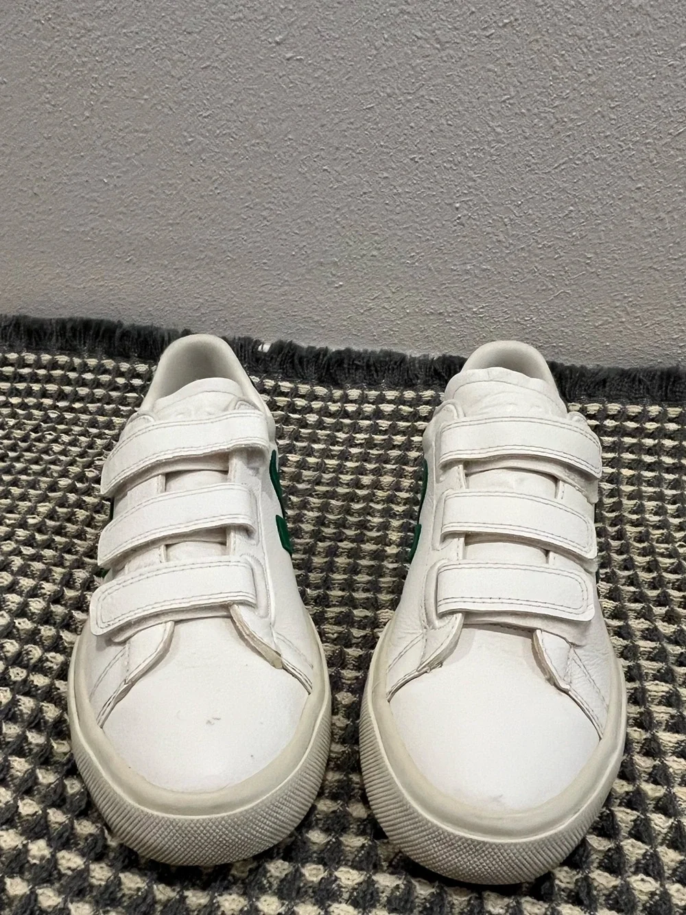 Veja Recife Leather White and green